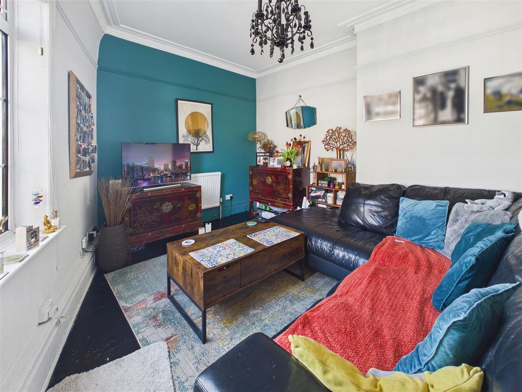 Property photo 2 of 19 Cam05476G0-Pr0166-Still009.Jpg