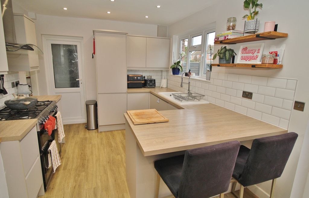 Property photo 3 of 23