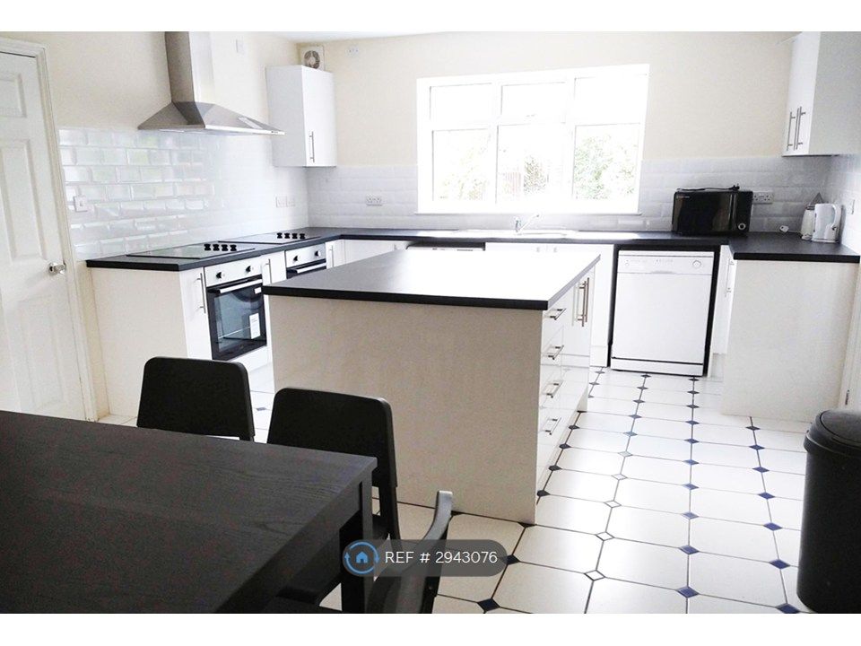 Property photo 1 of 13 Kitchen