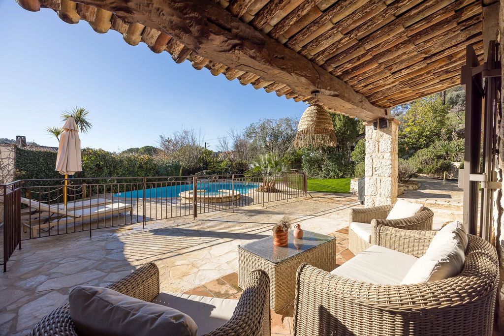 Property photo 2 of 11