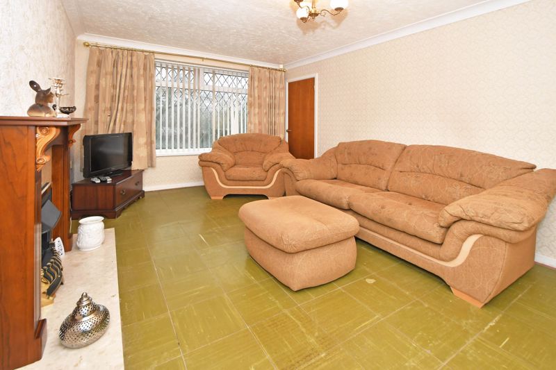 Property photo 3 of 16 Lounge
