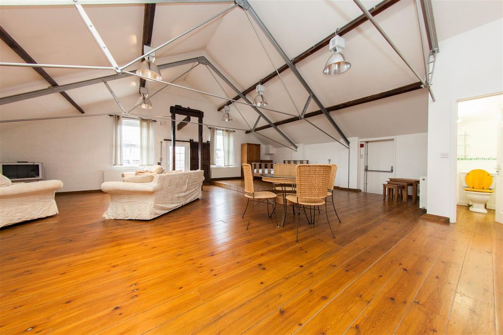 Property photo 3 of 9