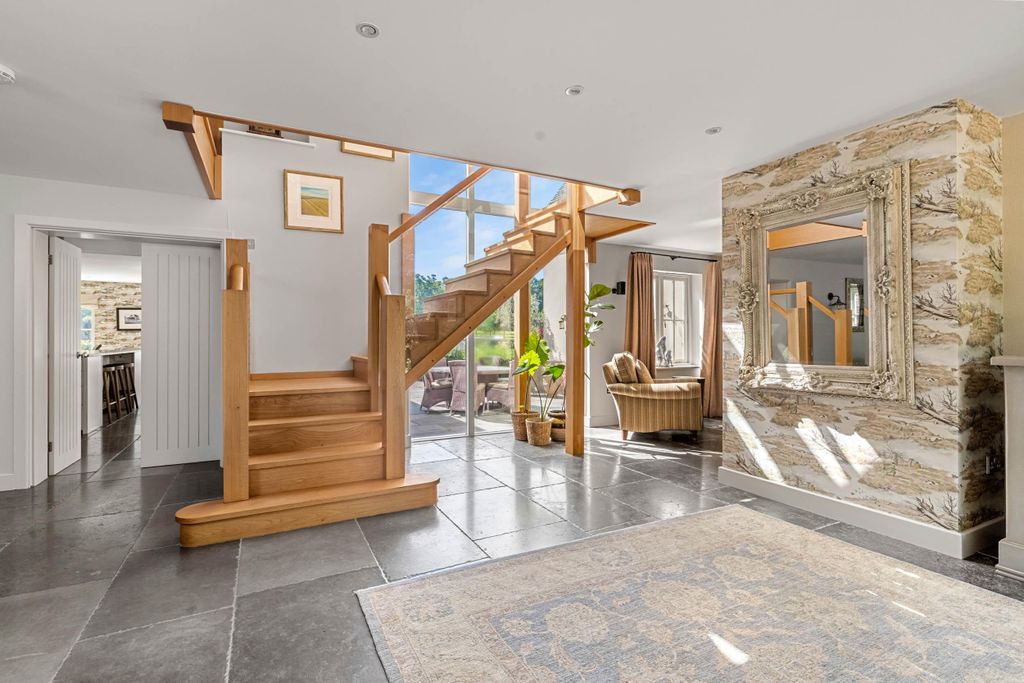 5 bed detached house for saleSteventon, Basingstoke, Hampshire RG25 photo 5