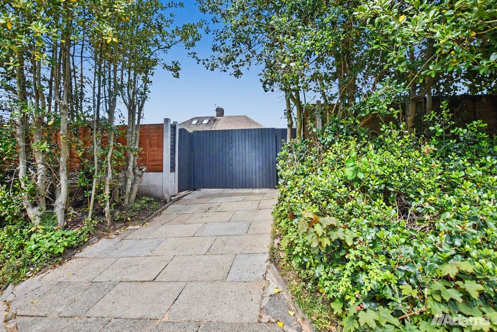 Property photo 2 of 25