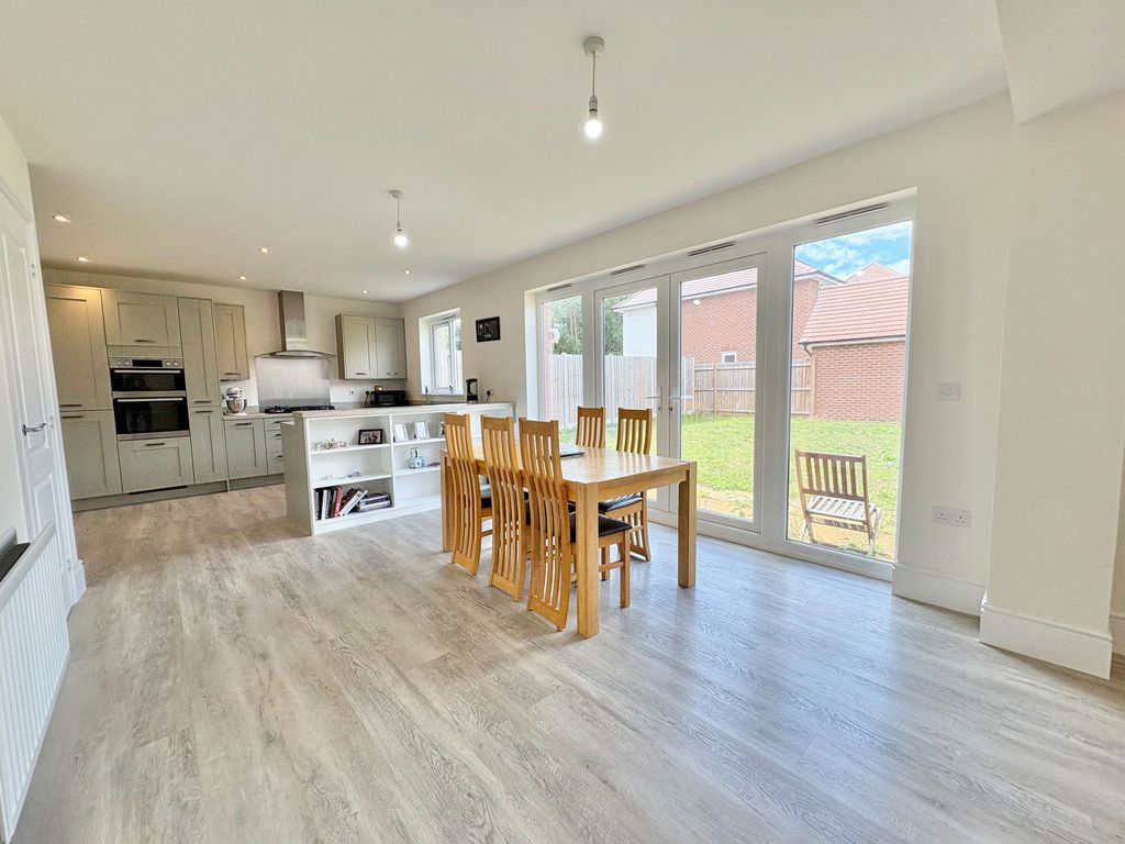 Property photo 2 of 27