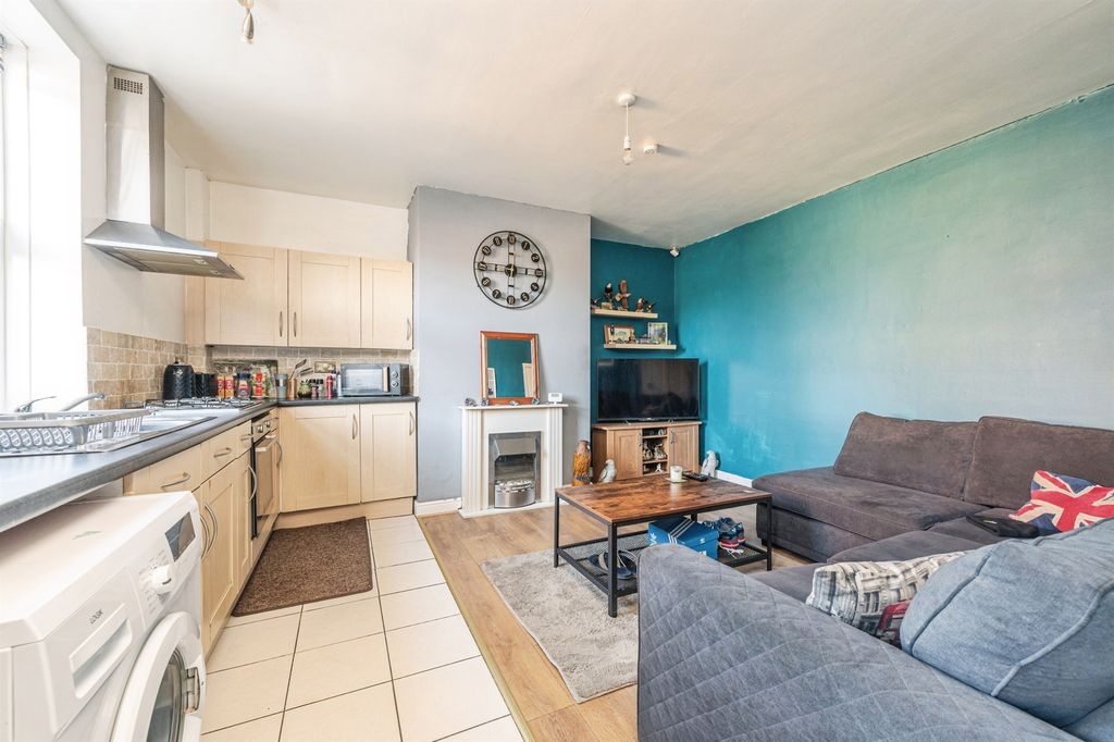 Property photo 2 of 7