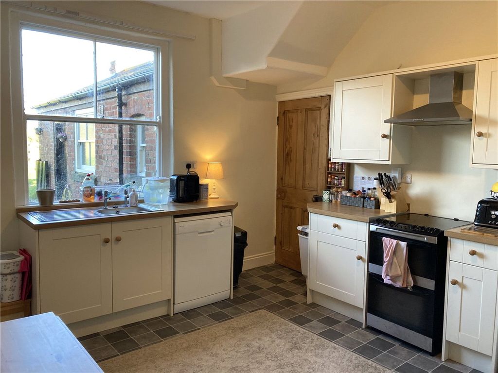 Property photo 2 of 12 Picture 2