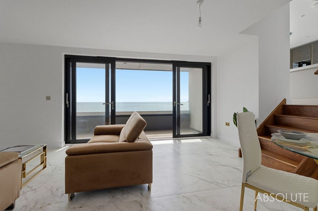 Property photo 3 of 32