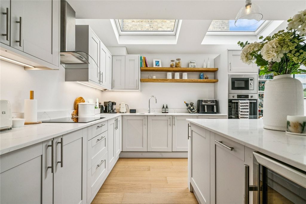 Property photo 3 of 12 Picture No. 06