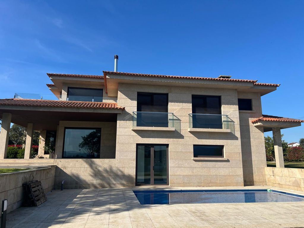 Property photo 1 of 74