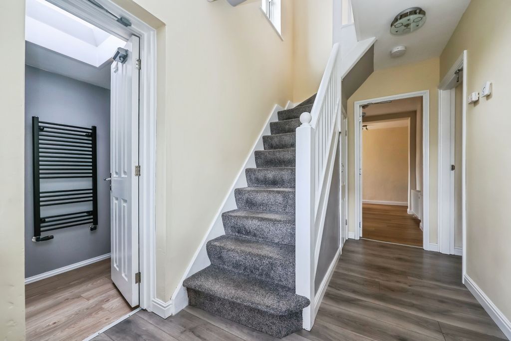 Property photo 3 of 15 Entrance Hall