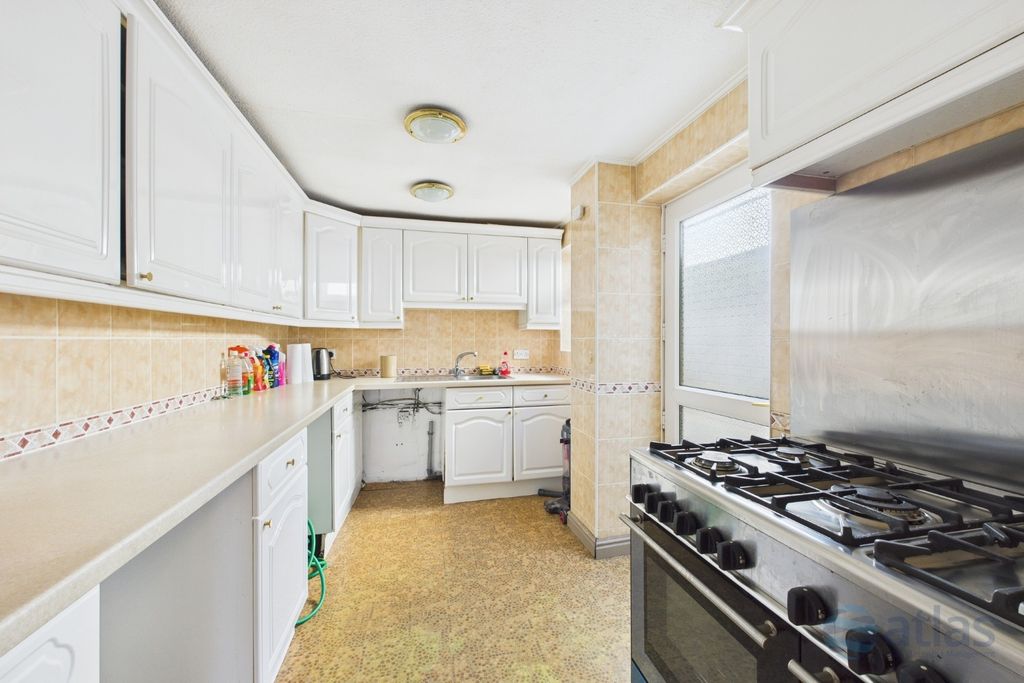 Property photo 3 of 15 Kitchen