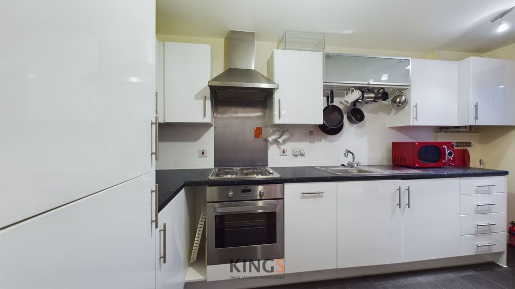 Property photo 3 of 10 Modern Kitchen