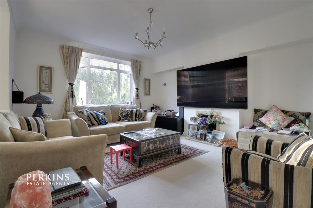 Property photo 3 of 14 L.Jpg