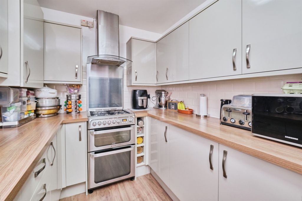 Property photo 3 of 17