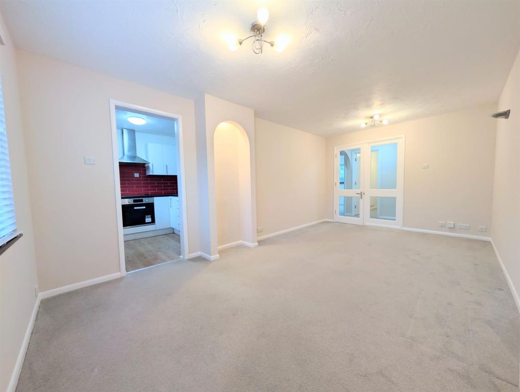 Property photo 2 of 11 46E68B58-3Afd-4331-975d-1Ffc1A8d6d6c.Jpg