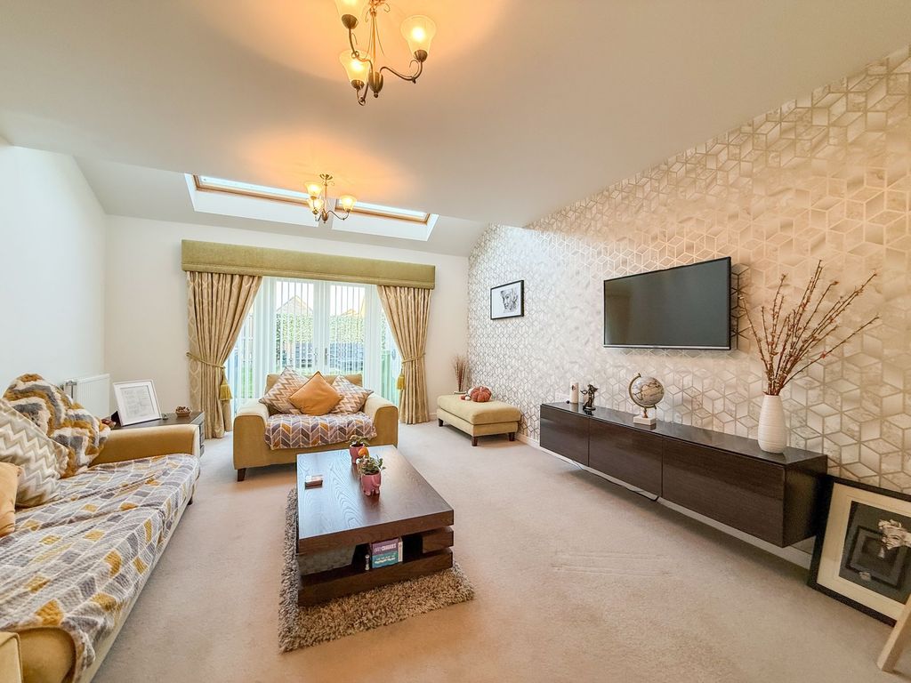 Property photo 2 of 12 Lounge