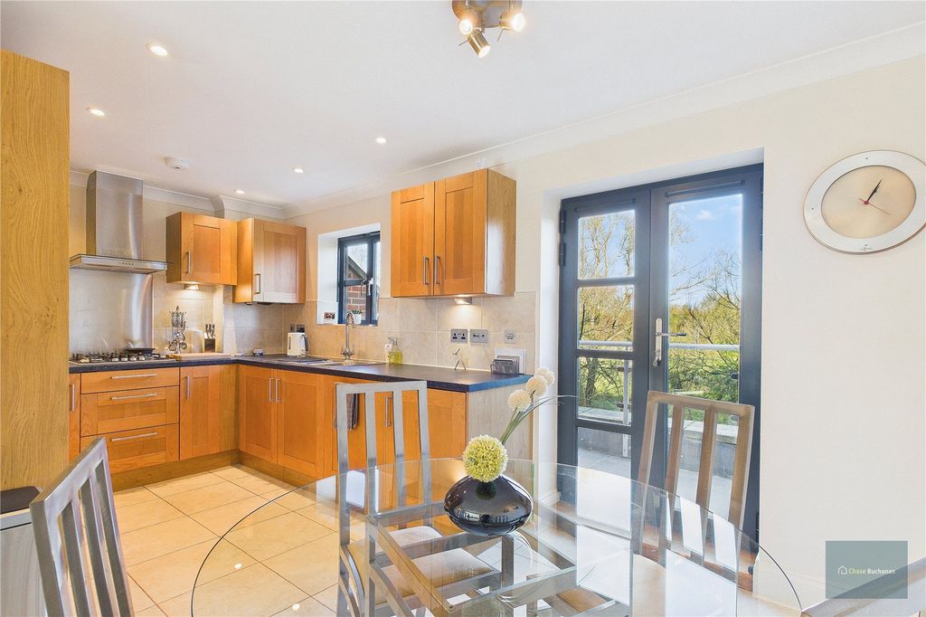 Property photo 3 of 26 Picture No. 18