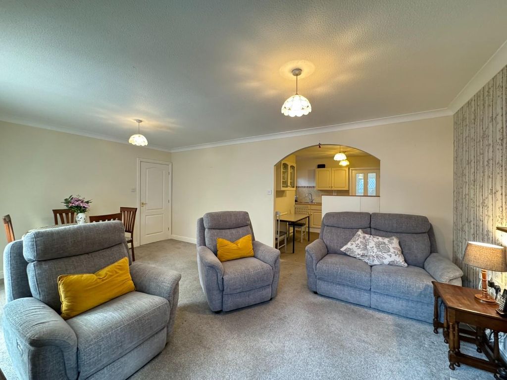 Property photo 3 of 34