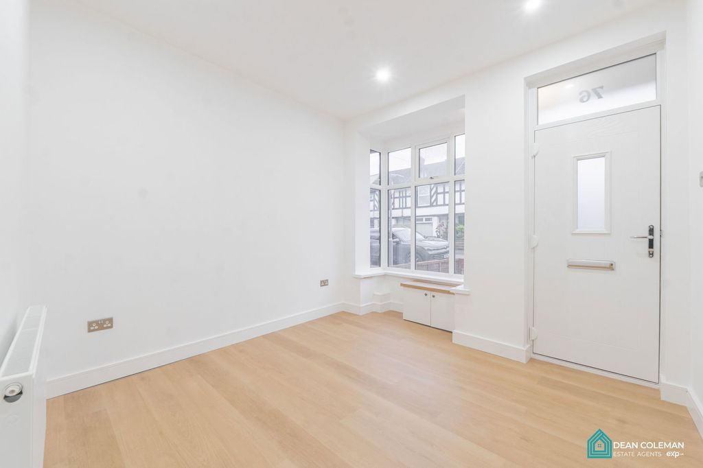 Property photo 3 of 25