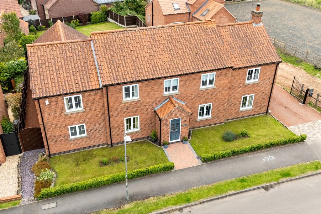 Property photo 1 of 68 The Stables Church Street Beckingham Drone Front L
