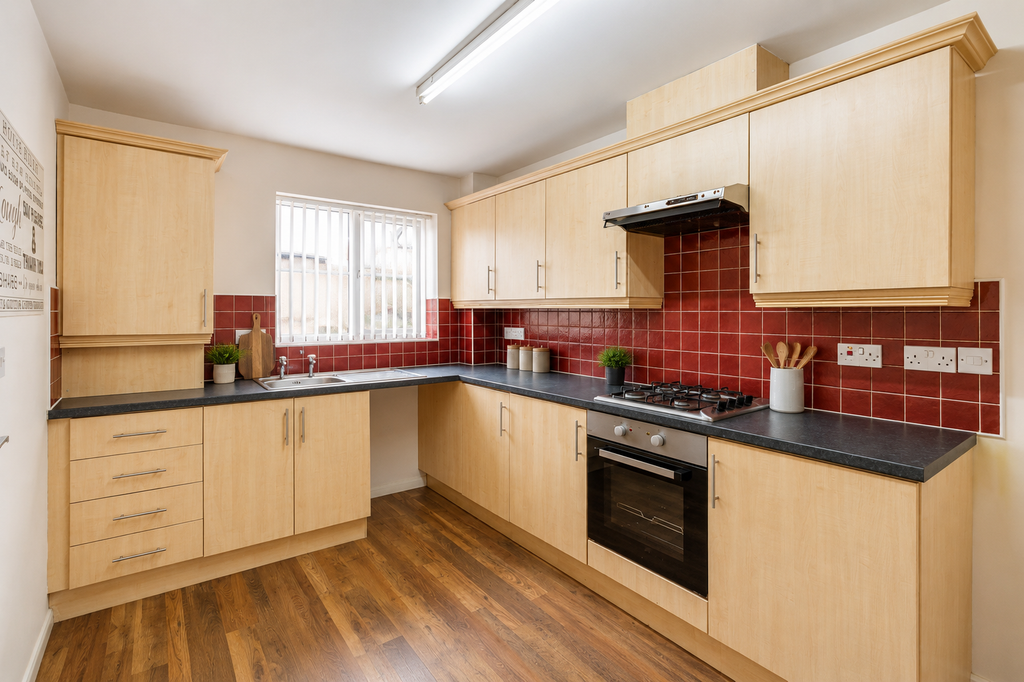 Property photo 3 of 8 Kitchen