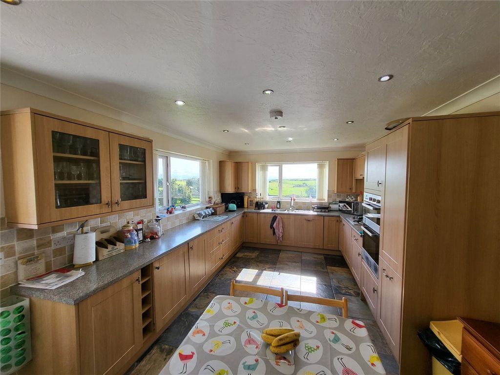 Property photo 2 of 27 Picture No. 04