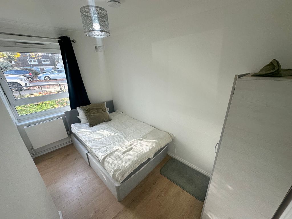 Property photo 2 of 11 Room D. En Suite