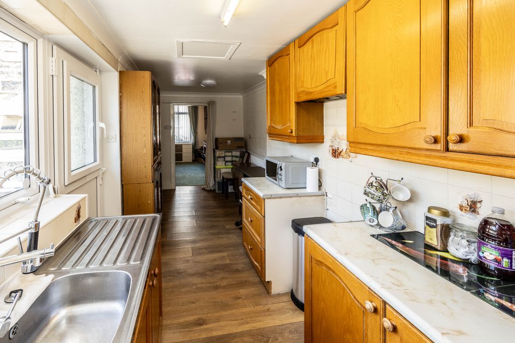 Property photo 3 of 12 Kitchen