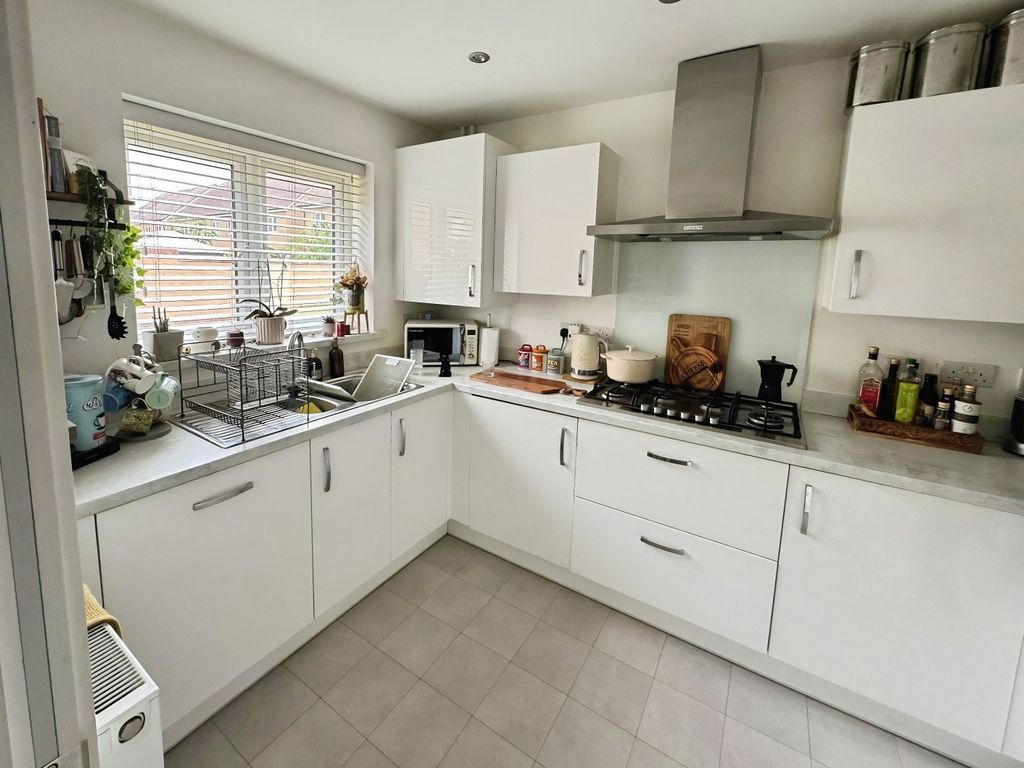 Property photo 2 of 14 Kitchen