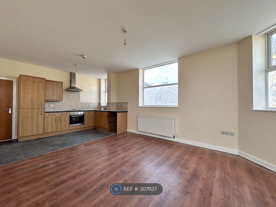 Property photo 1 of 4 Living/ Kitchen Area