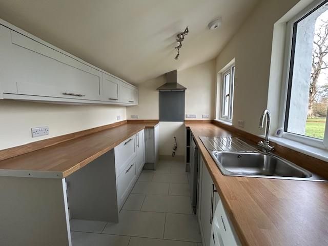 Property photo 3 of 17 Kitchen