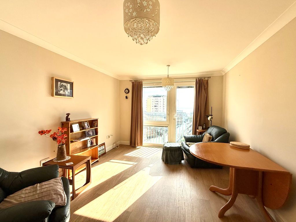 Property photo 2 of 8