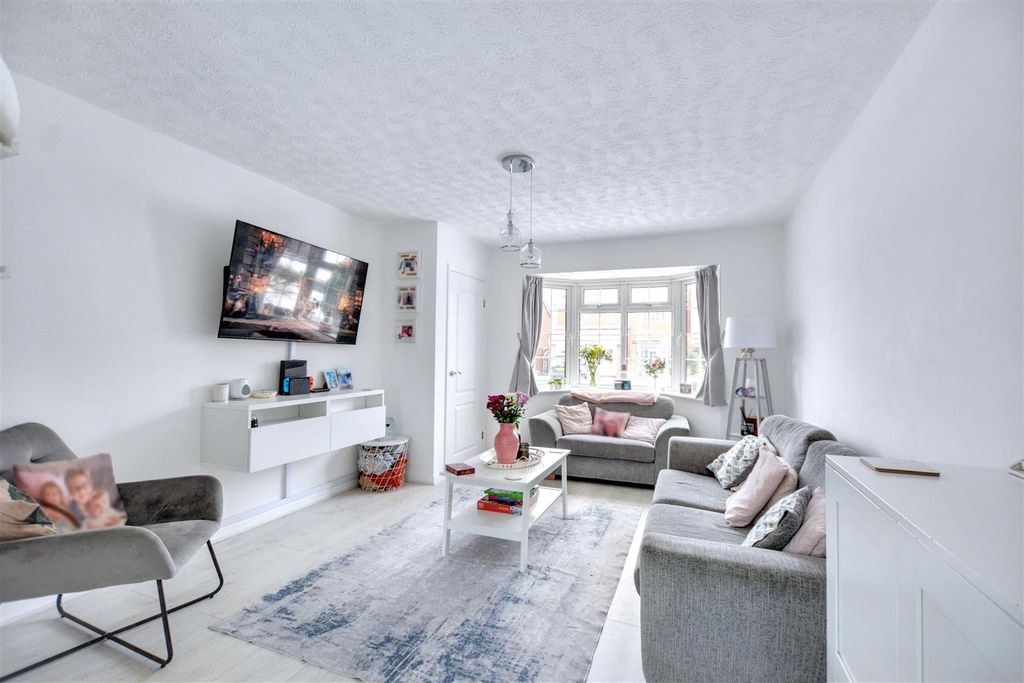 Property photo 2 of 31 Lounge Diner_1.Jpeg