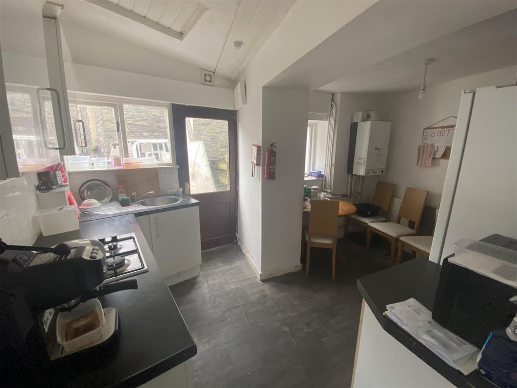 Property photo 3 of 4 Bright Kitchen With Modern Hob And Dining Area...