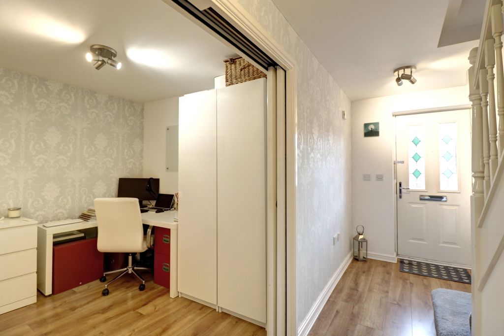 Property photo 3 of 26 Entrance Hallway 1.2