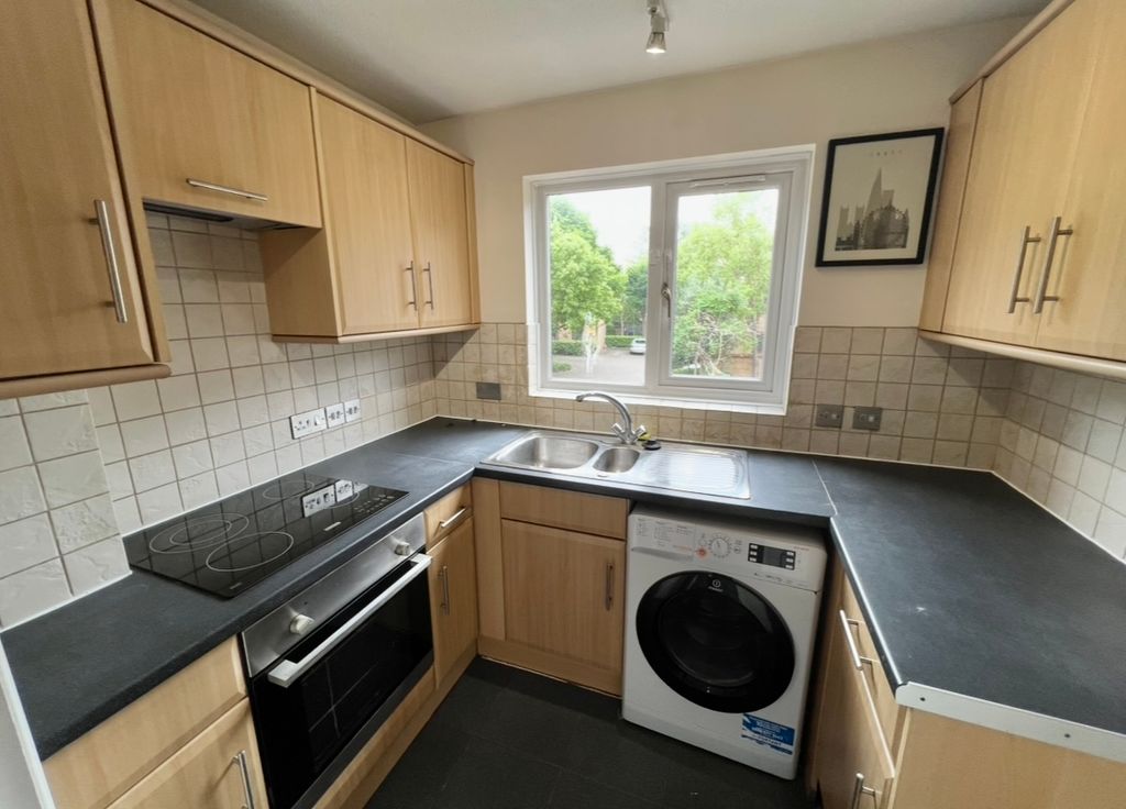 Property photo 2 of 14 Kitchen