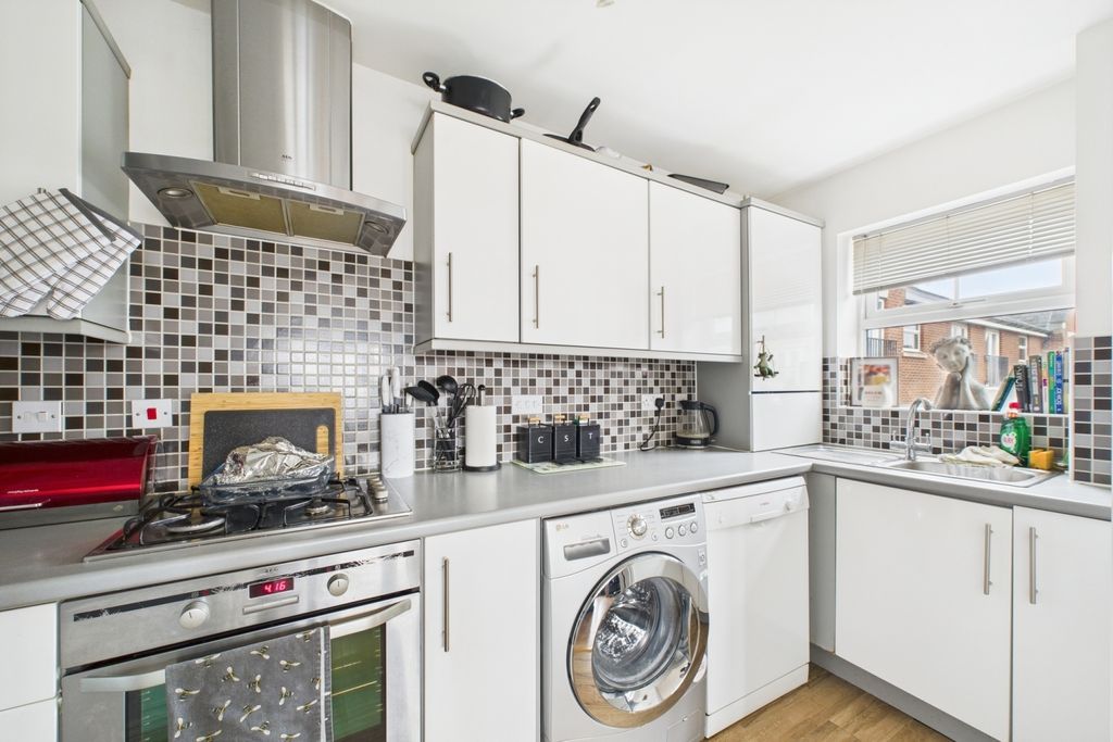 Property photo 3 of 7 Kitchen