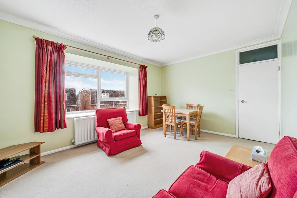 Property photo 3 of 7 Living Room