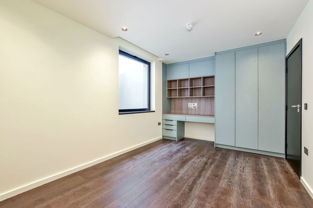 Additional image 20 of 7 bed detached house to rentCrouch Lane, Goffs Oak, Waltham Cross EN7