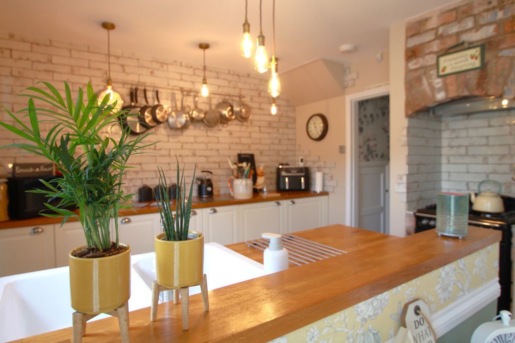Property photo 1 of 30 Kitchen Diner