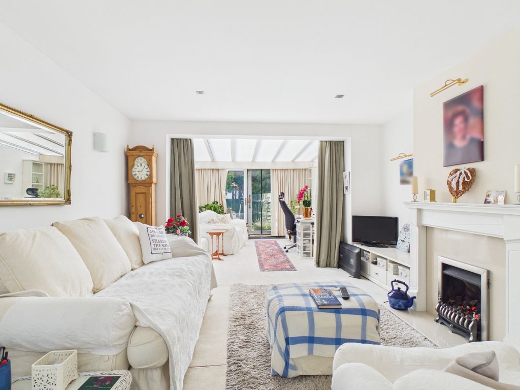 Property photo 2 of 19 4954543