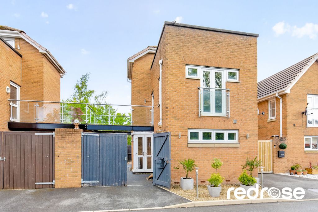Property photo 1 of 19 Web_8 Hazelmere Ave-03-2500Px