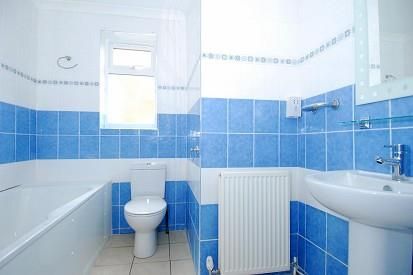 Property photo 3 of 19 Bathroom