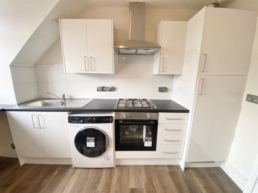 Property photo 3 of 6 Kitchenette.Jpg