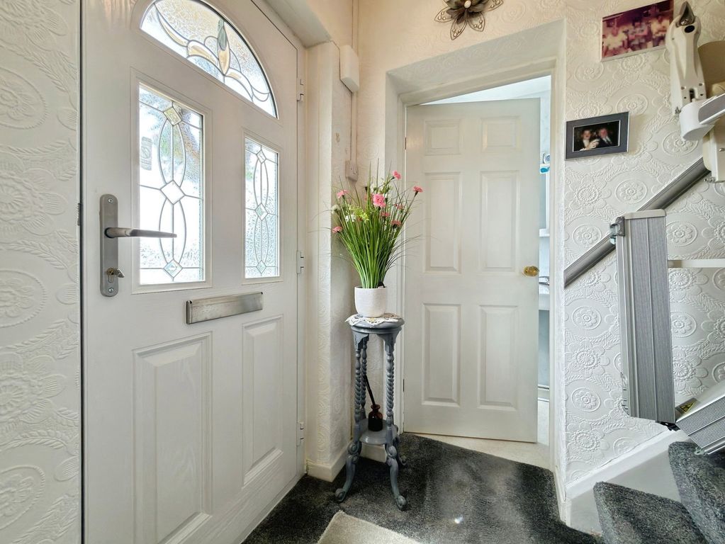 Property photo 2 of 28