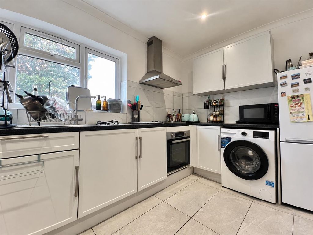 Property photo 2 of 8 Kitchen
