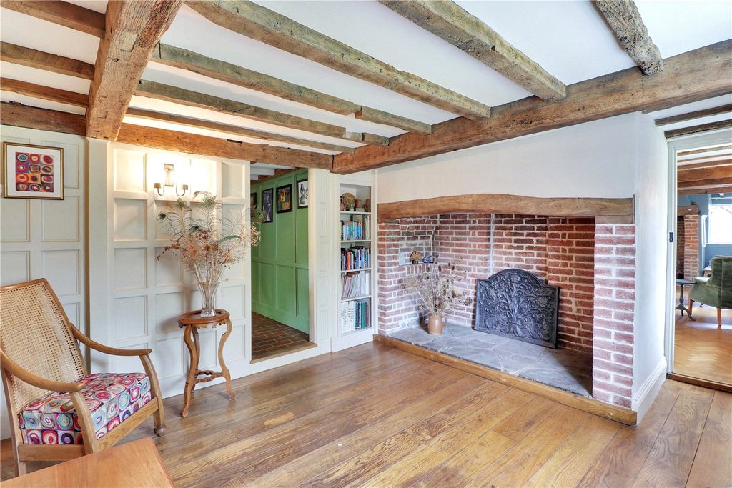 Property photo 3 of 12 Entrance Hall