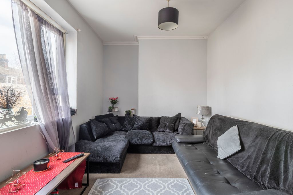 Property photo 2 of 25