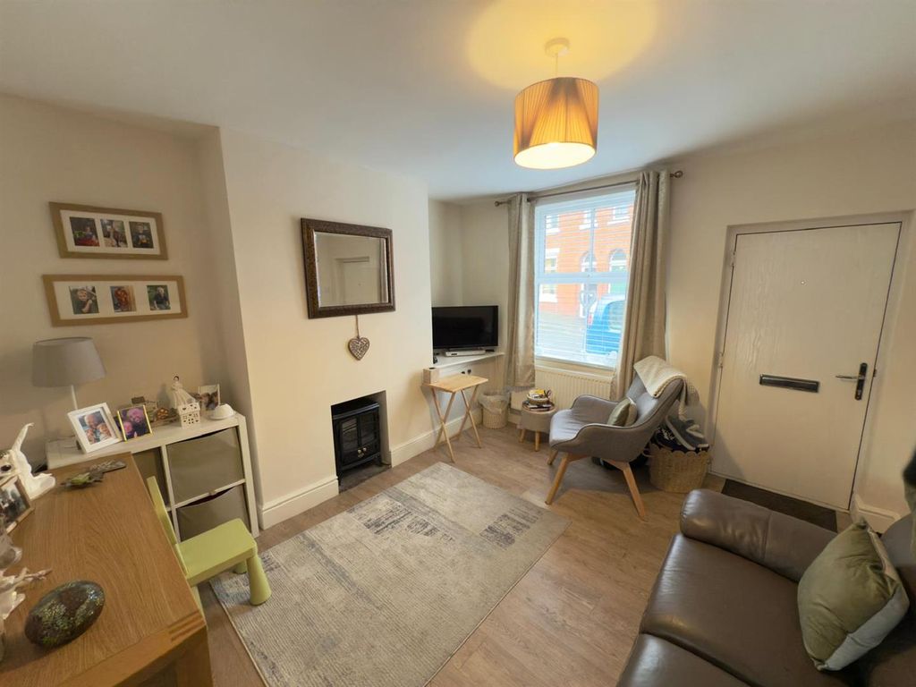 Property photo 2 of 8